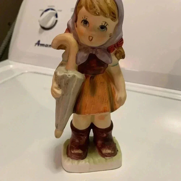 Girl Figuring - Picture 1 of 6